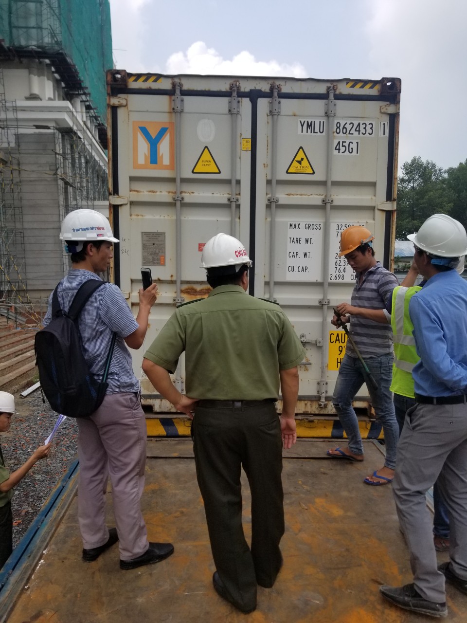 VMRC tiến hành nhập lô thiết bị Thang máy về Công trình Công an tỉnh Bình Dương