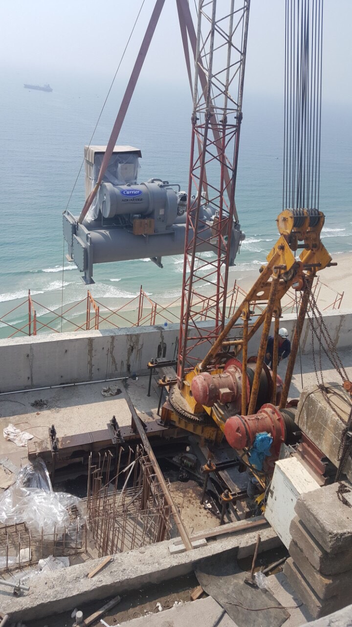 VMRC bàn giao cho khách sạn Hilton Đà Nẵng đưa vào lắp đặt lô thiết bị Chiller Carrier